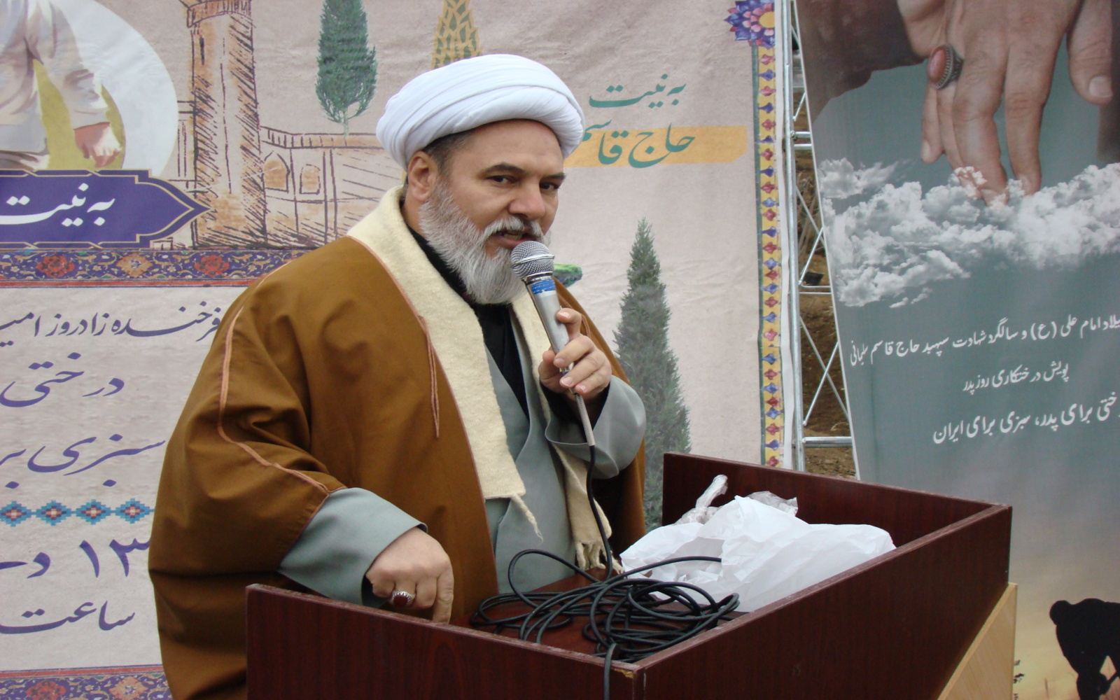 پویش نهالکاری به نام پدر به نیت شهید حاج قاسم سلیمانی در پارک جنگلی سرخه حصار