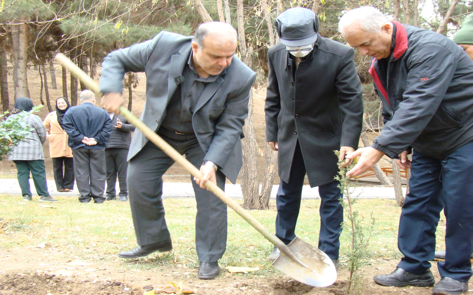 کلیپ نهالکاری در سایه مادر در پارک جنگلی یاس فاطمی تهران