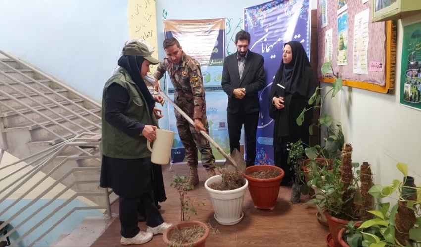 پویش نهال کاری به مناسبت هفته سلامت در دبستان بدر منطقه ۱۲ تهران