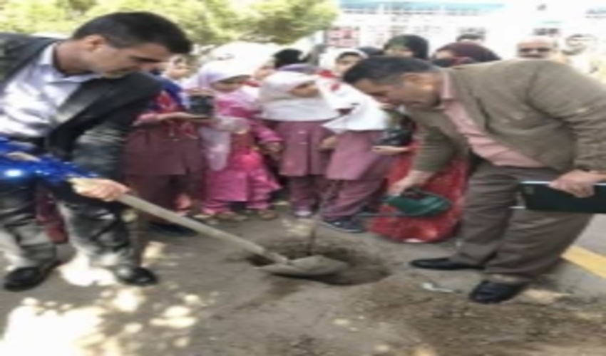 مراسم درختکاری با حضور دانش آموزان مدرسه بنت الهدی پاکدشت 