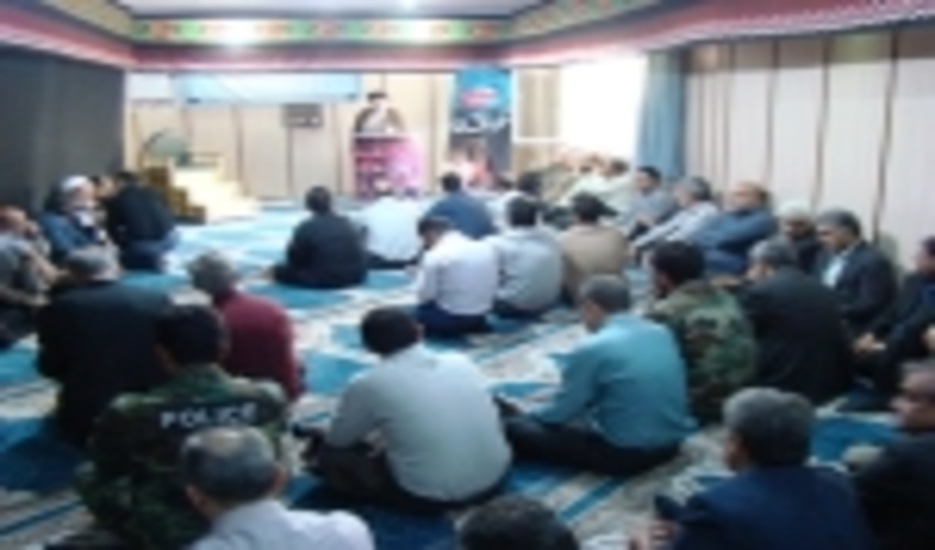 گرامیداشت هفته دفاع مقدس/ تجلیل از خادمان قرآن و نماز