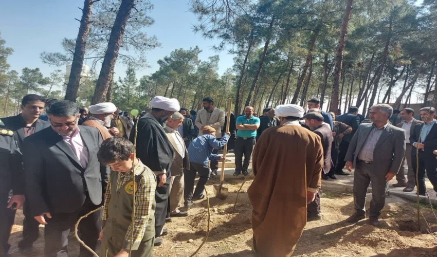 احیای بوستان جنگلی در روز ملی درختکاری