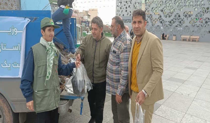 توزیع 1000 اصله نهال رایگان میان شهروندان تهران به روایت تصویر