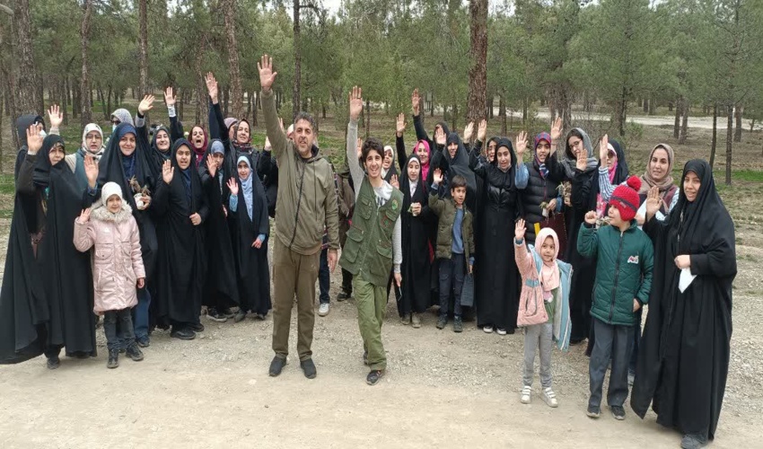دختران ایران در سومین روز از هفته منابع طبیعی، نهال کاشتند و در مسابقه شرکت کردند