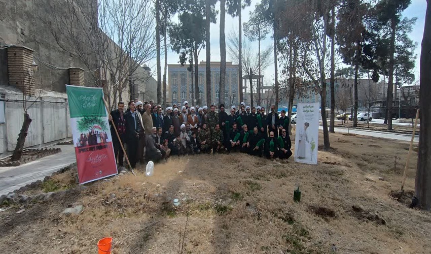 درختکاری در حرم عبدالعظیم الحسنی با شعار آموزه‌های دینی، تقویت فرهنگ اسلامی و ایثار 