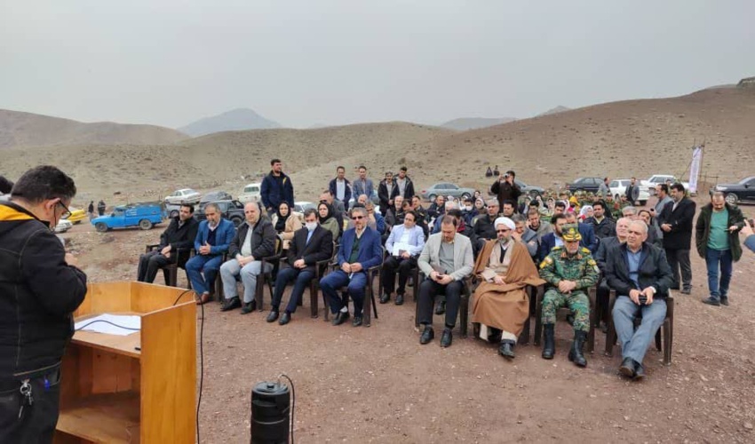 کاشت نهال در پنجمین روز از هفته منابع طبیعی در روستای چلقز شهرستان ری